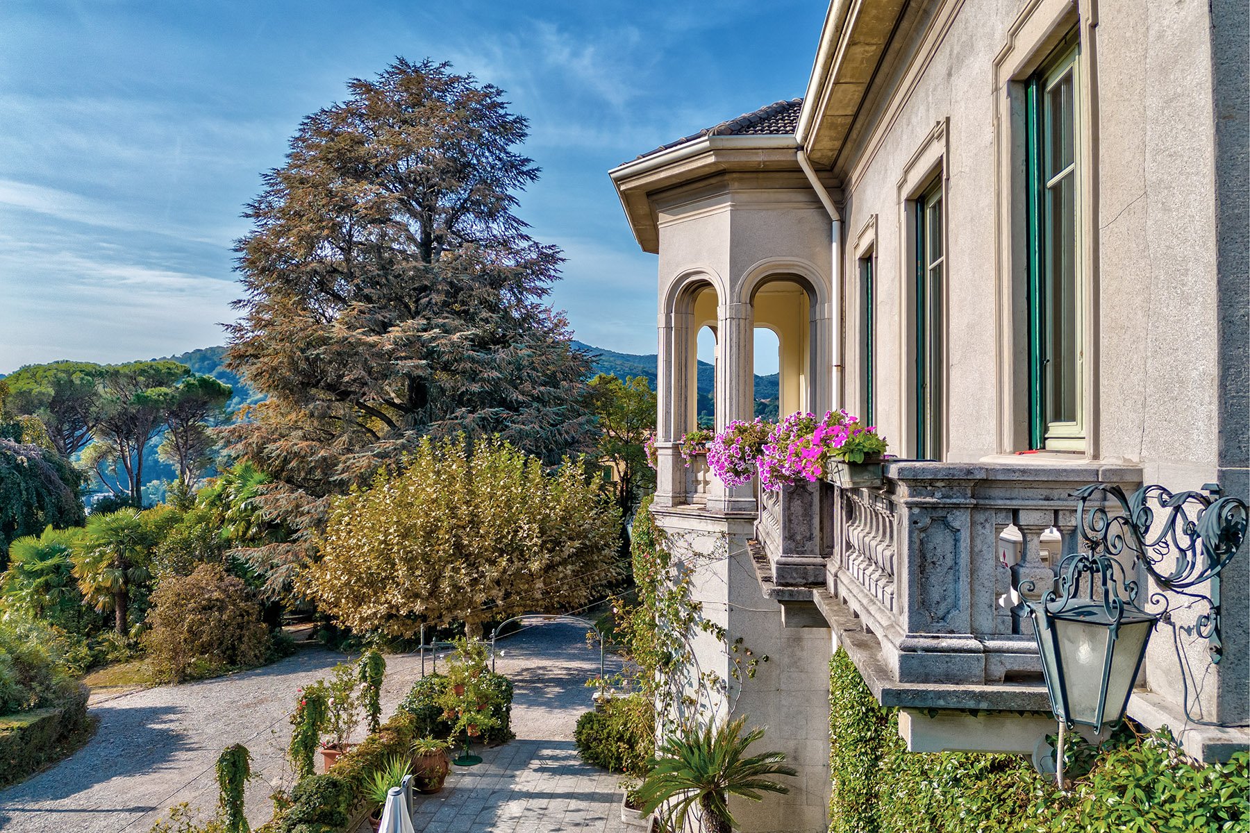 Francis+York+ Liberty-Style Villa Overlooking Lake Como00001.jpg