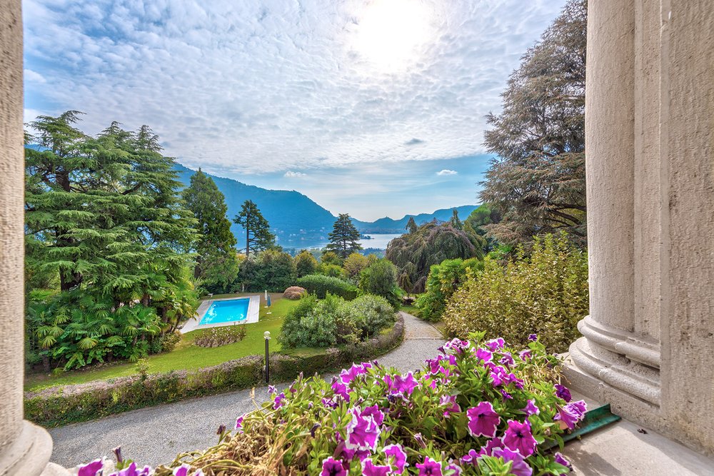 Francis+York+ Liberty-Style Villa Overlooking Lake Como00016.jpg