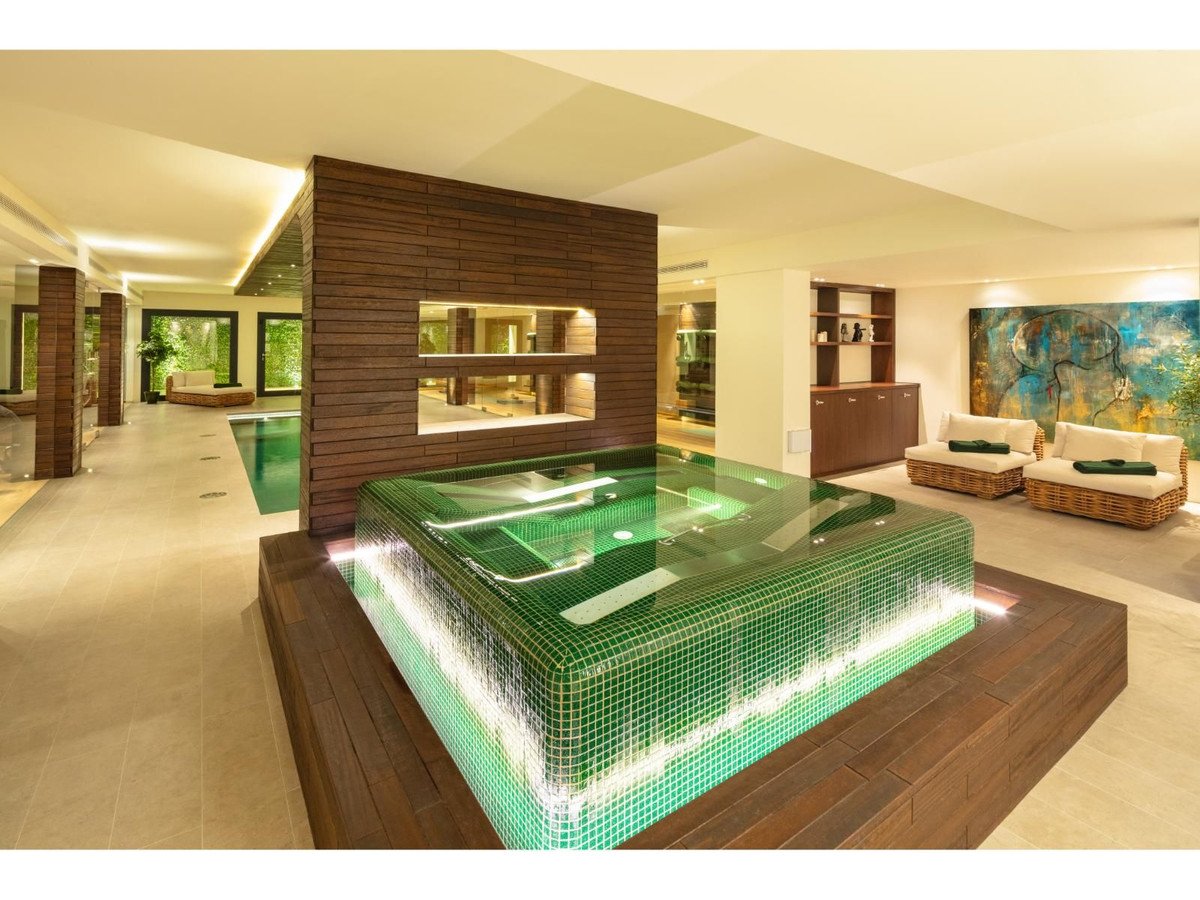 Francis+York+ Luxury Villa With World-Class Amenities in Marbella, Spain   00016.jpeg