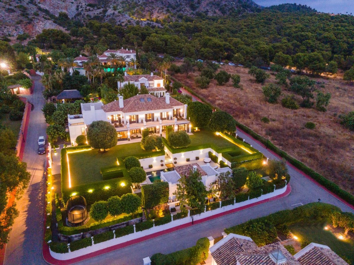 Francis+York+ Luxury Villa With World-Class Amenities in Marbella, Spain   00019.jpeg