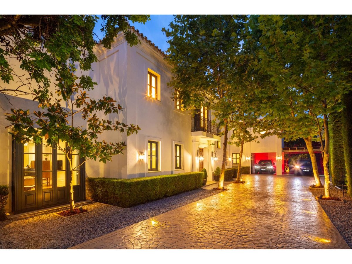 Francis+York+ Luxury Villa With World-Class Amenities in Marbella, Spain   00018.jpeg