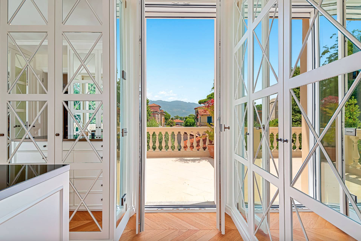 Francis+York+ Seafront Villa on the Tuscan Coast Near Forte Dei Marmi, Italy 00015.png