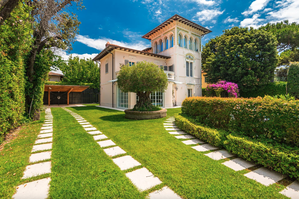Francis+York+ Seafront Villa on the Tuscan Coast Near Forte Dei Marmi, Italy 00040.png