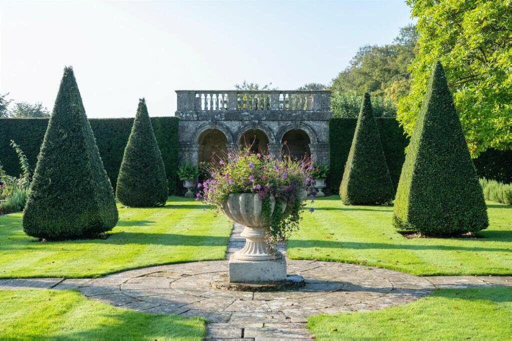 Francis+York+Country House in the Cotswolds with Famous Formal Gardens 00006.jpeg