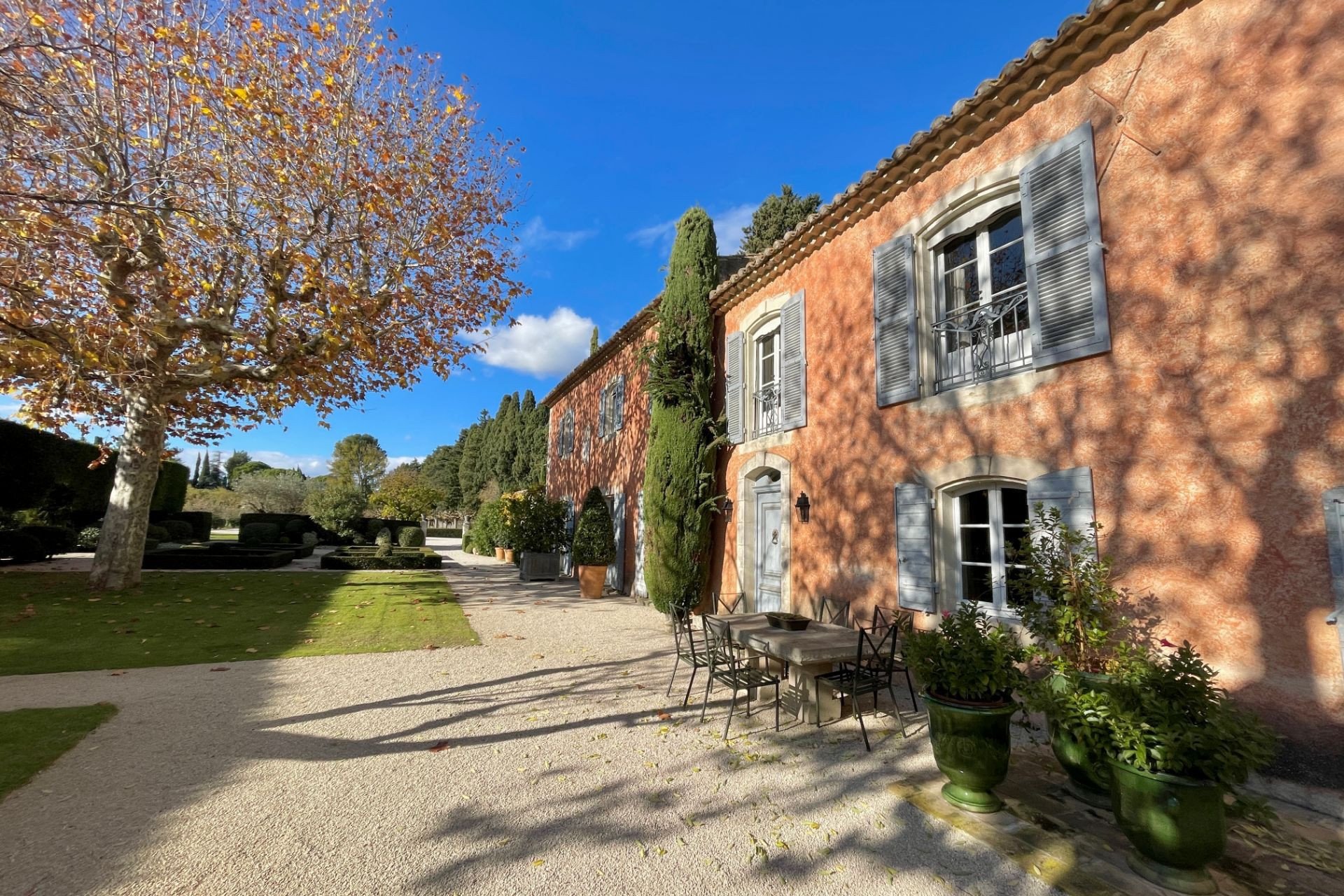 Francis+York+Beautifully Restored Provençal Farmhouse Near Saint-Rémy-de-Provence  00012.jpeg