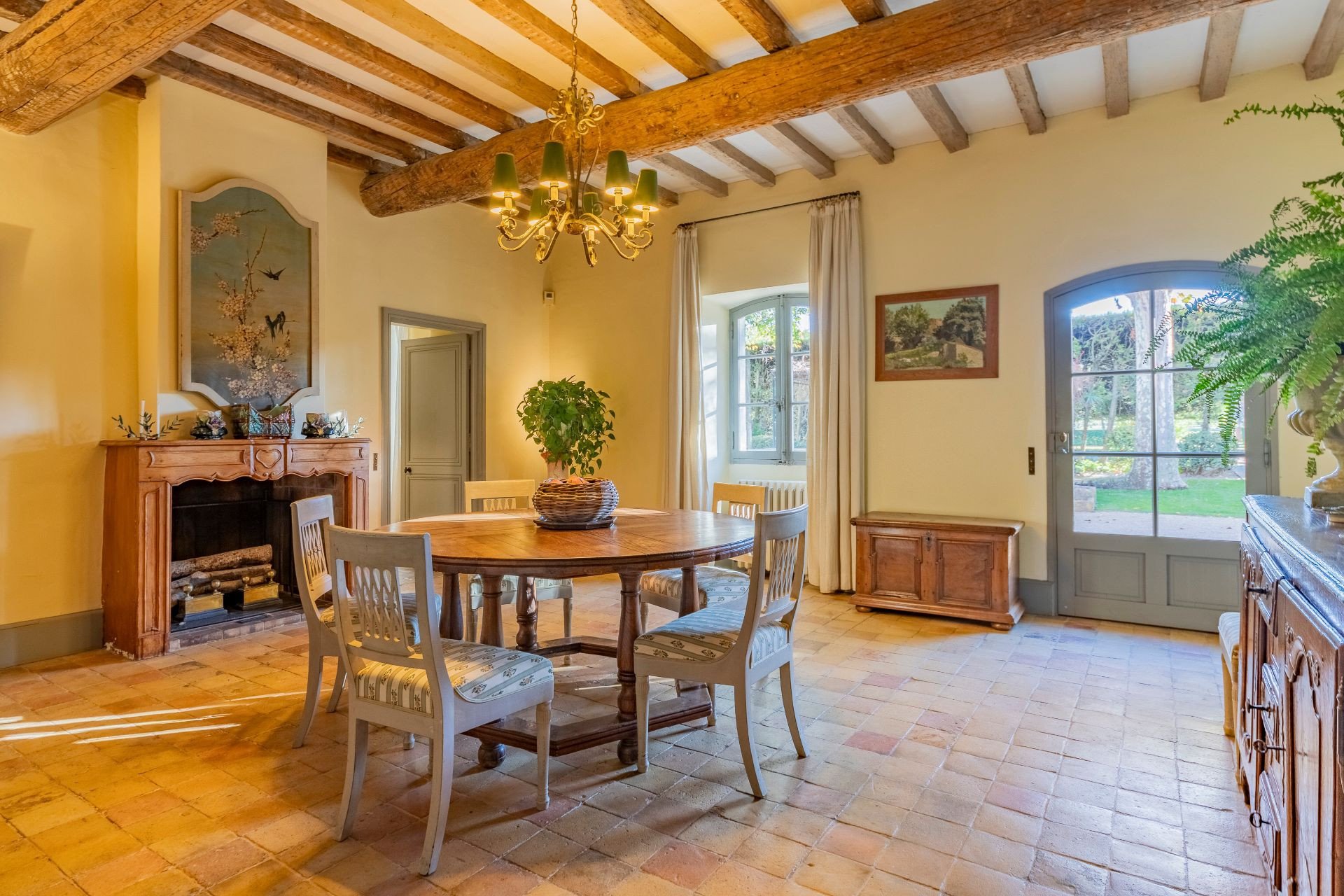 Francis+York+Beautifully Restored Provençal Farmhouse Near Saint-Rémy-de-Provence  00010.jpeg