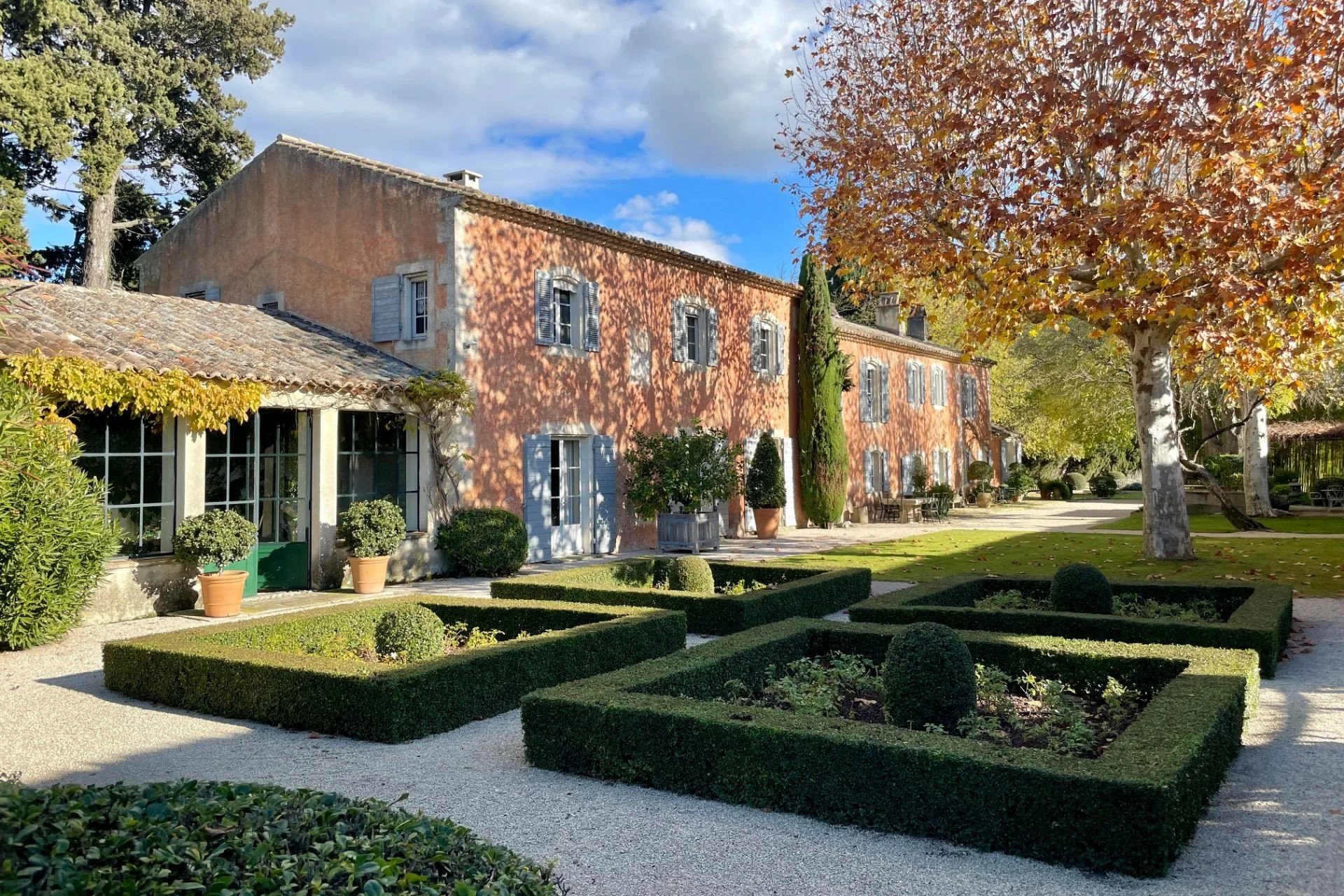 Beautifully Restored Provençal Farmhouse Near Saint-Rémy-de-Provence 