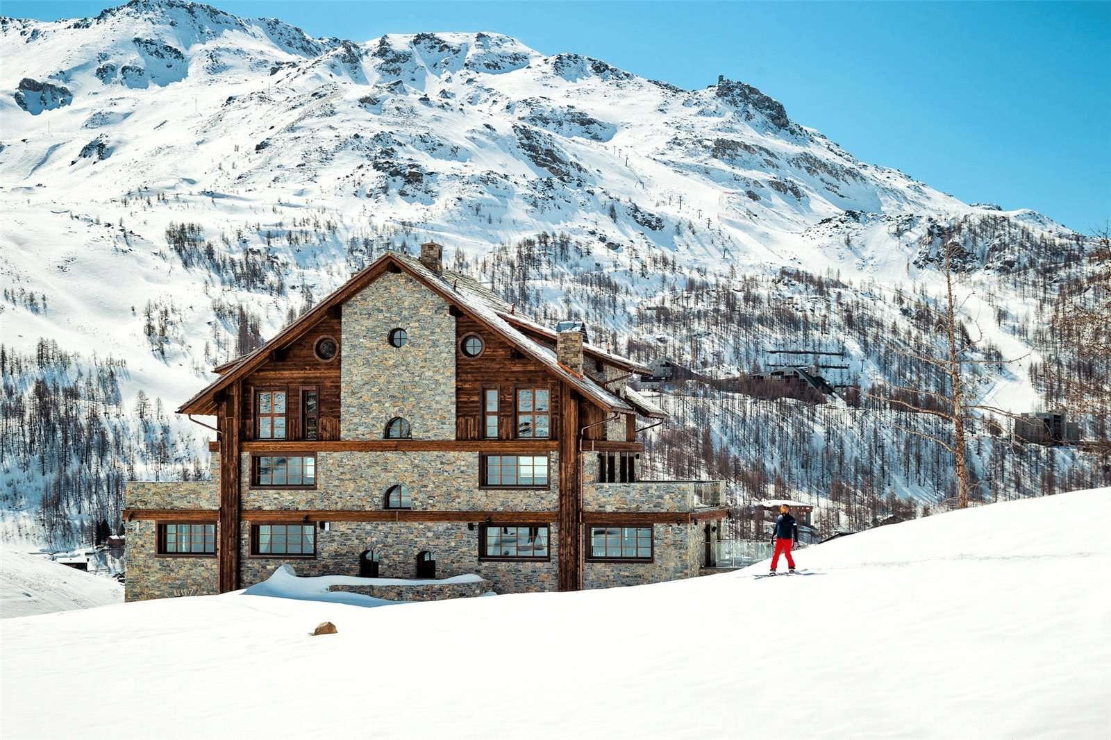 Francis+York+ Luxurious Ski Chalet in the Italian Alps 00017.jpg