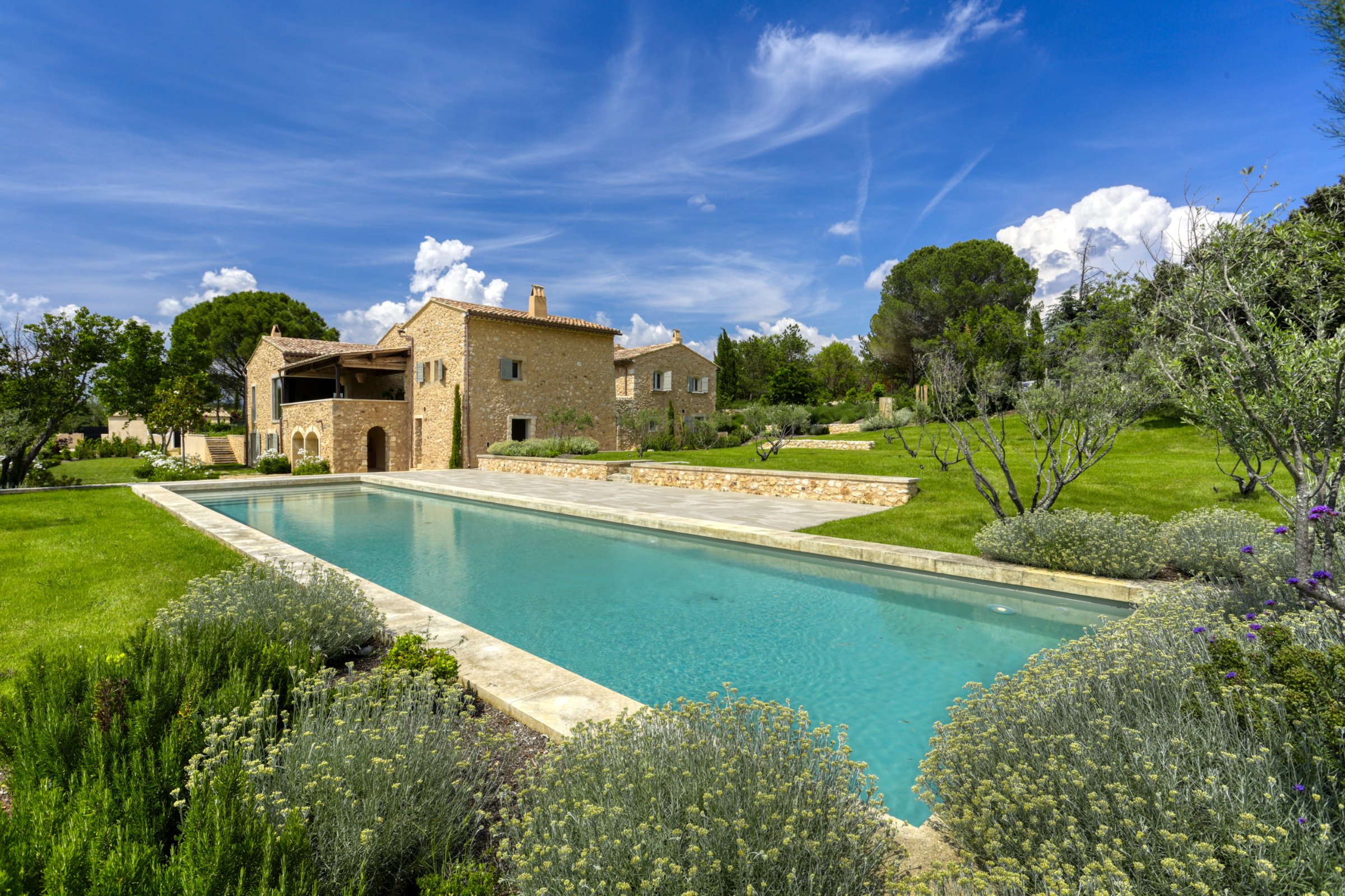 Francis+York+ Exquisitely Renovated Provencal Mas in Bonnieux, Luberon 00003.jpg