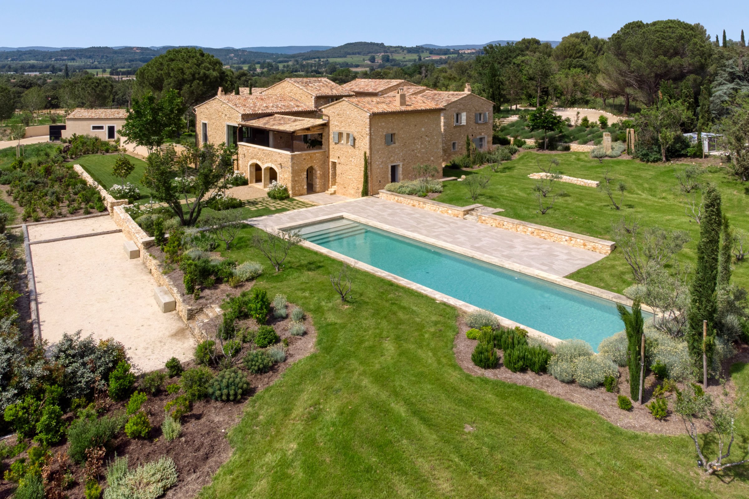 Exquisitely Renovated Provencal Mas in Bonnieux, Luberon — Francis York