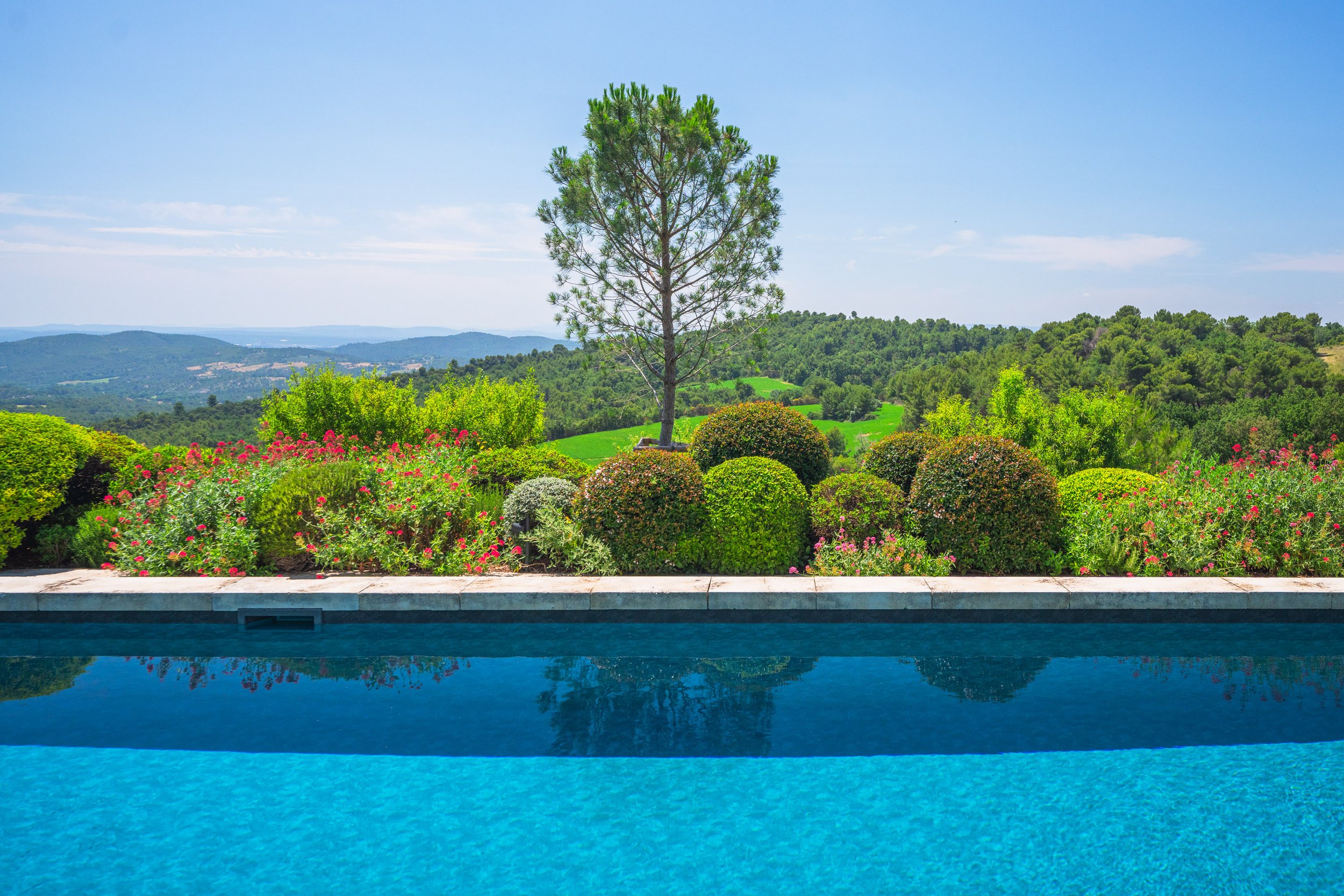 Francis+York+French Country Estate in the South Luberon 00007.jpg