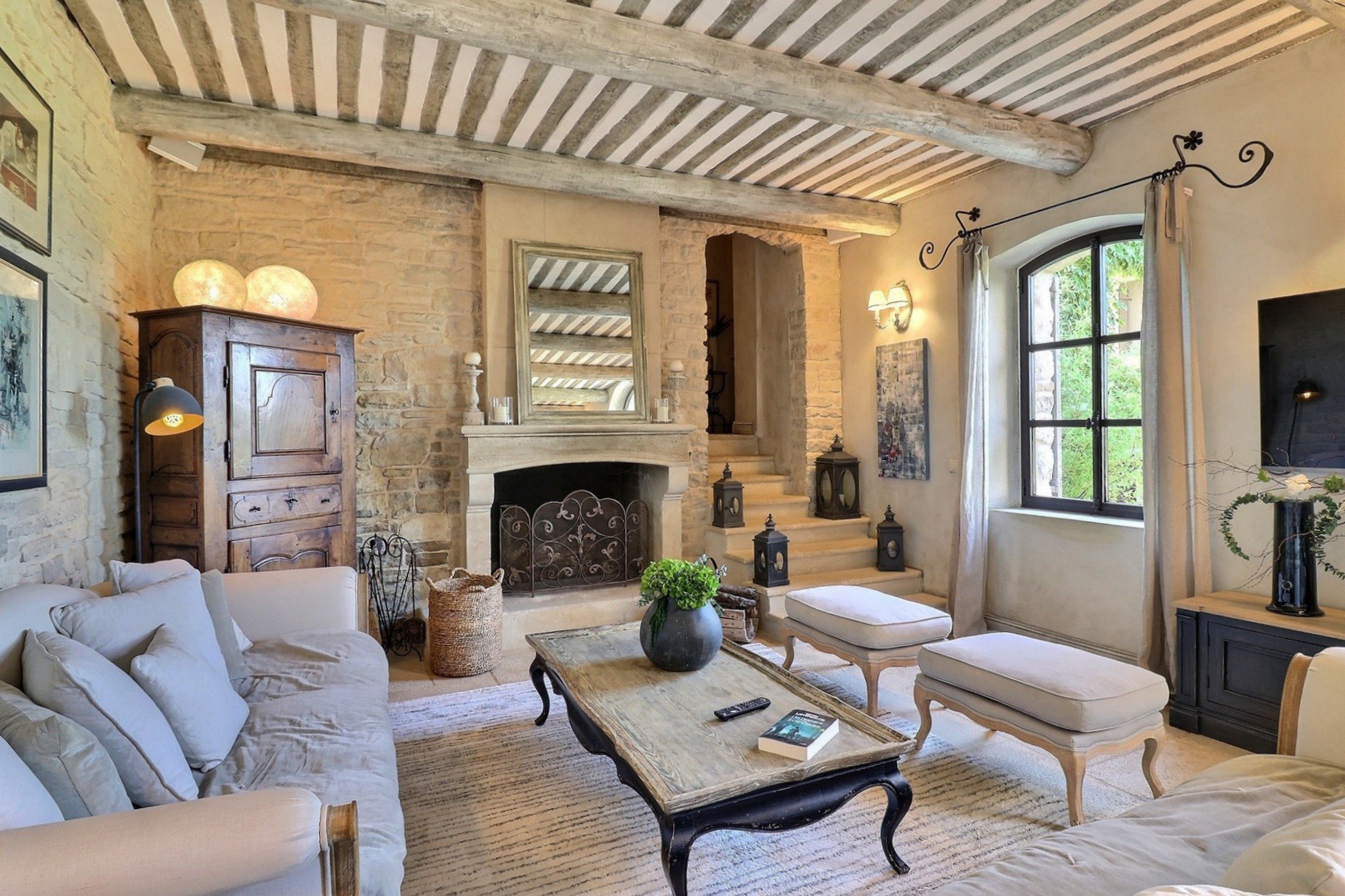 Francis+York+French Country Estate in the South Luberon 00002.jpg