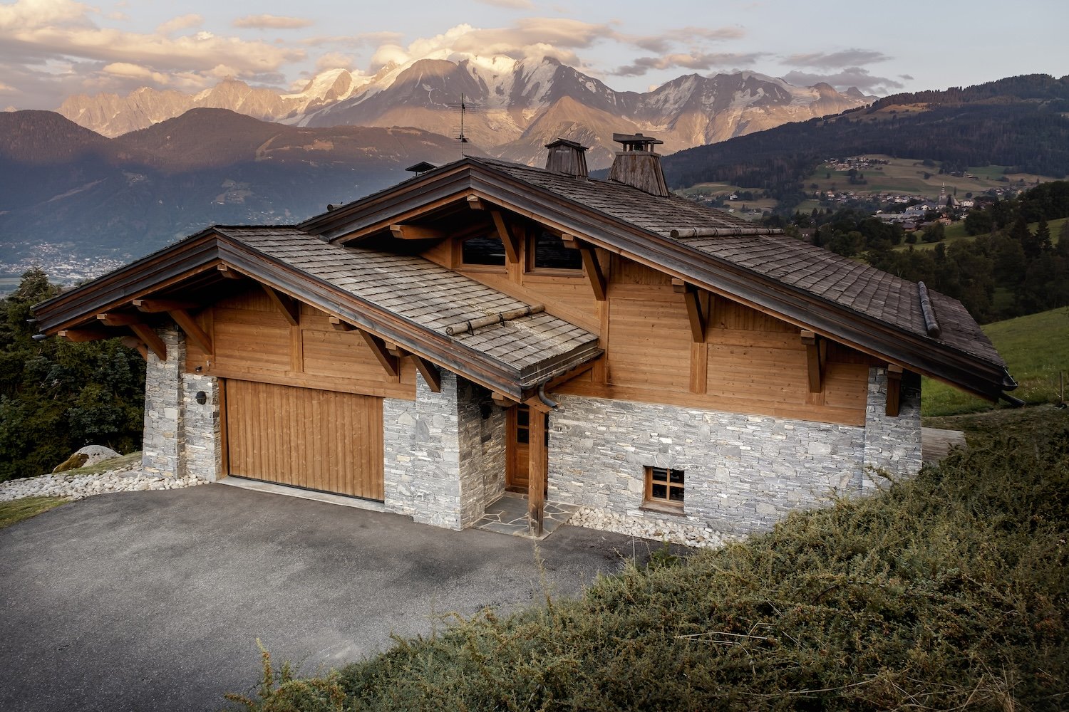 Francis+York+Discover This Luxury Chalet in the French Alps From The August Premium Collection 00043.jpg