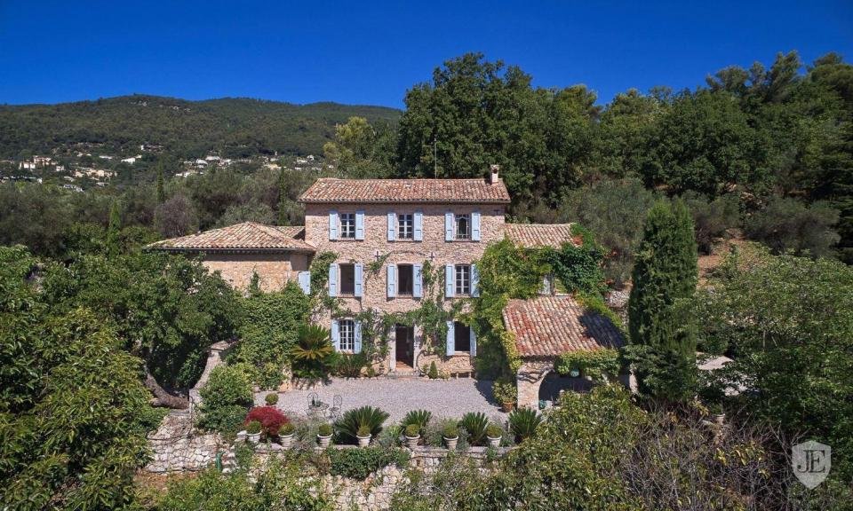 Historic farmhouse in the Riviera countryside, close to Grasse