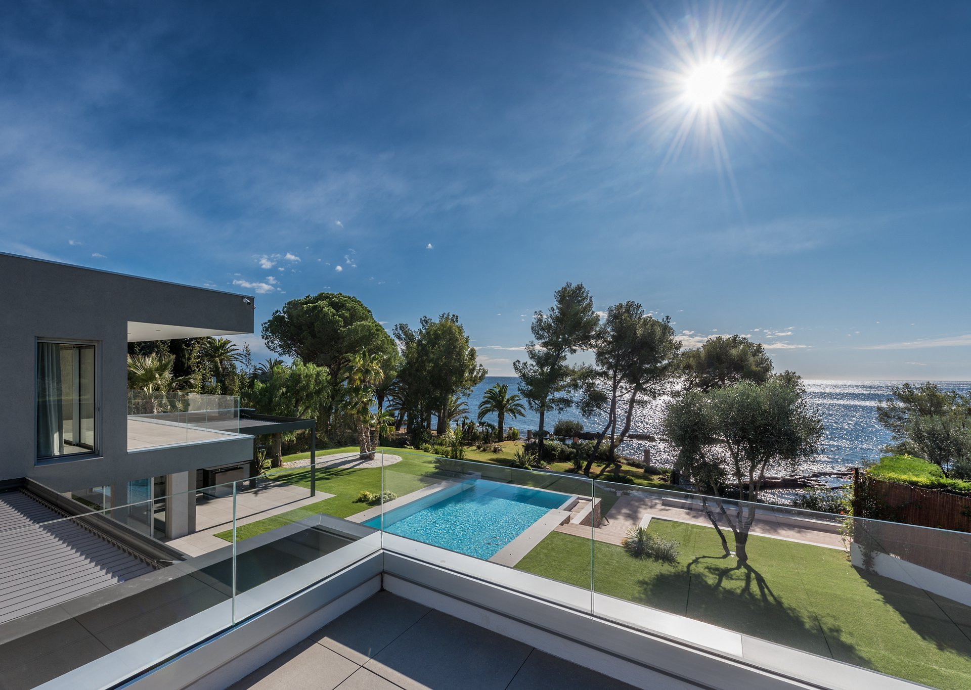 Contemporary seafront villa located between Cannes and Saint Tropez