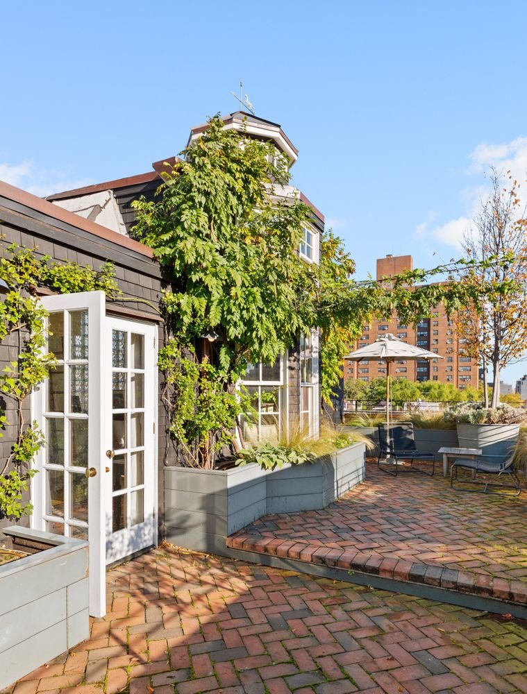 Francis+York+ Fairytale New York Penthouse With a Shingled Rooftop Cottage 00021.jpg