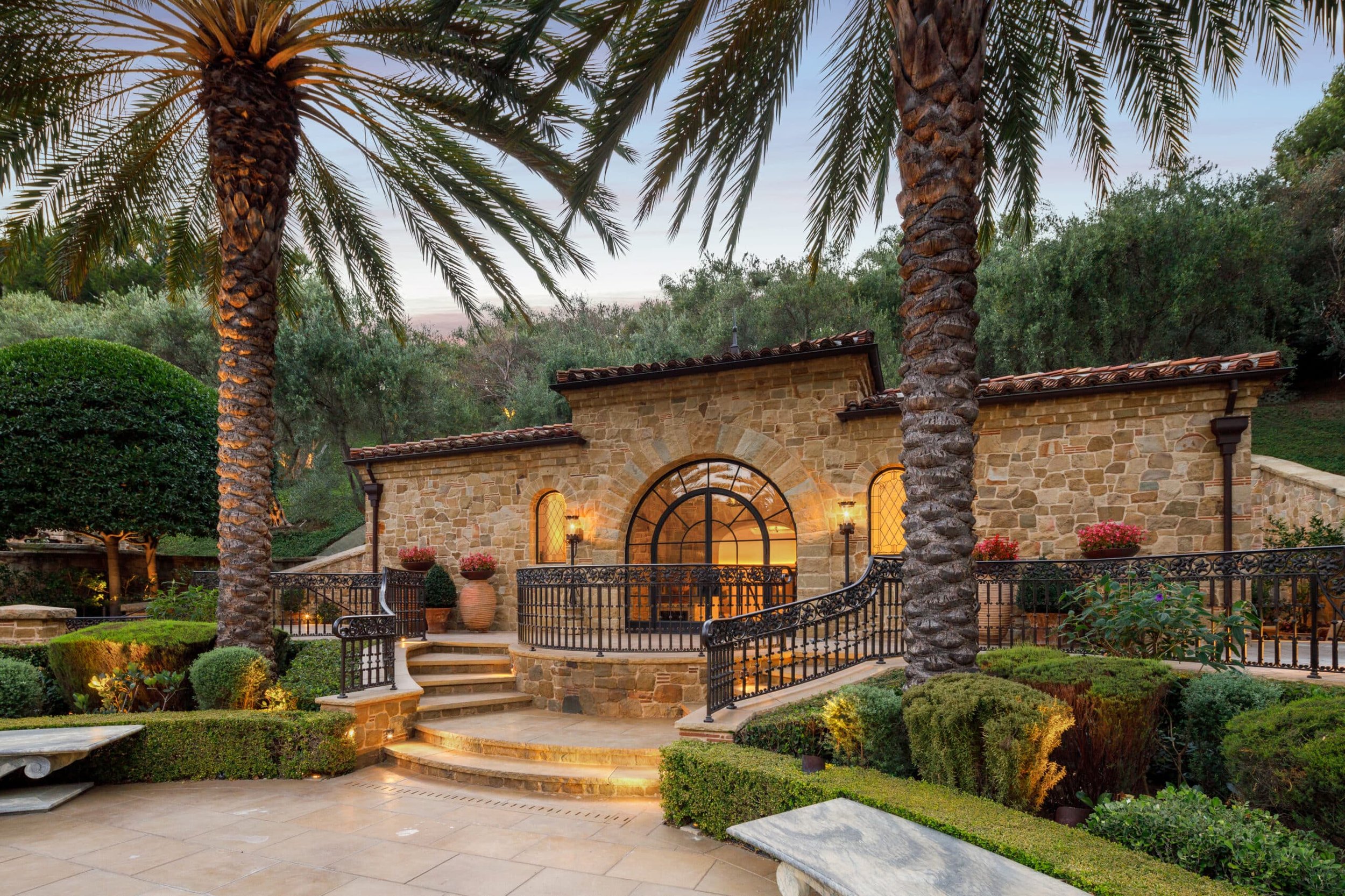 Francis York Tuscan Villa-Style Trophy Estate in Beverly Hills, California 00029.jpg