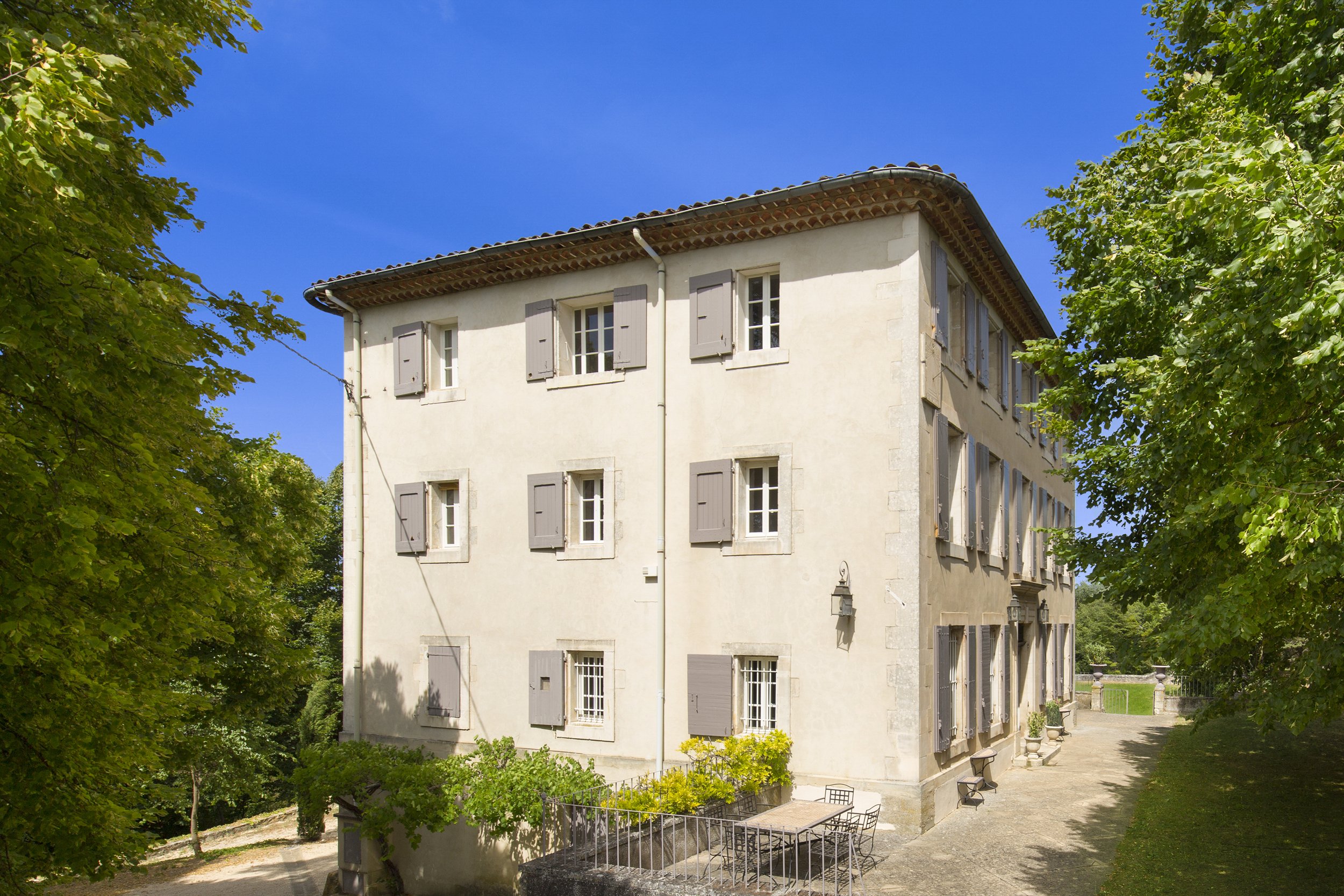 Francis York French Bastide in the Luberon Countryside Near Saignon 00009.jpg