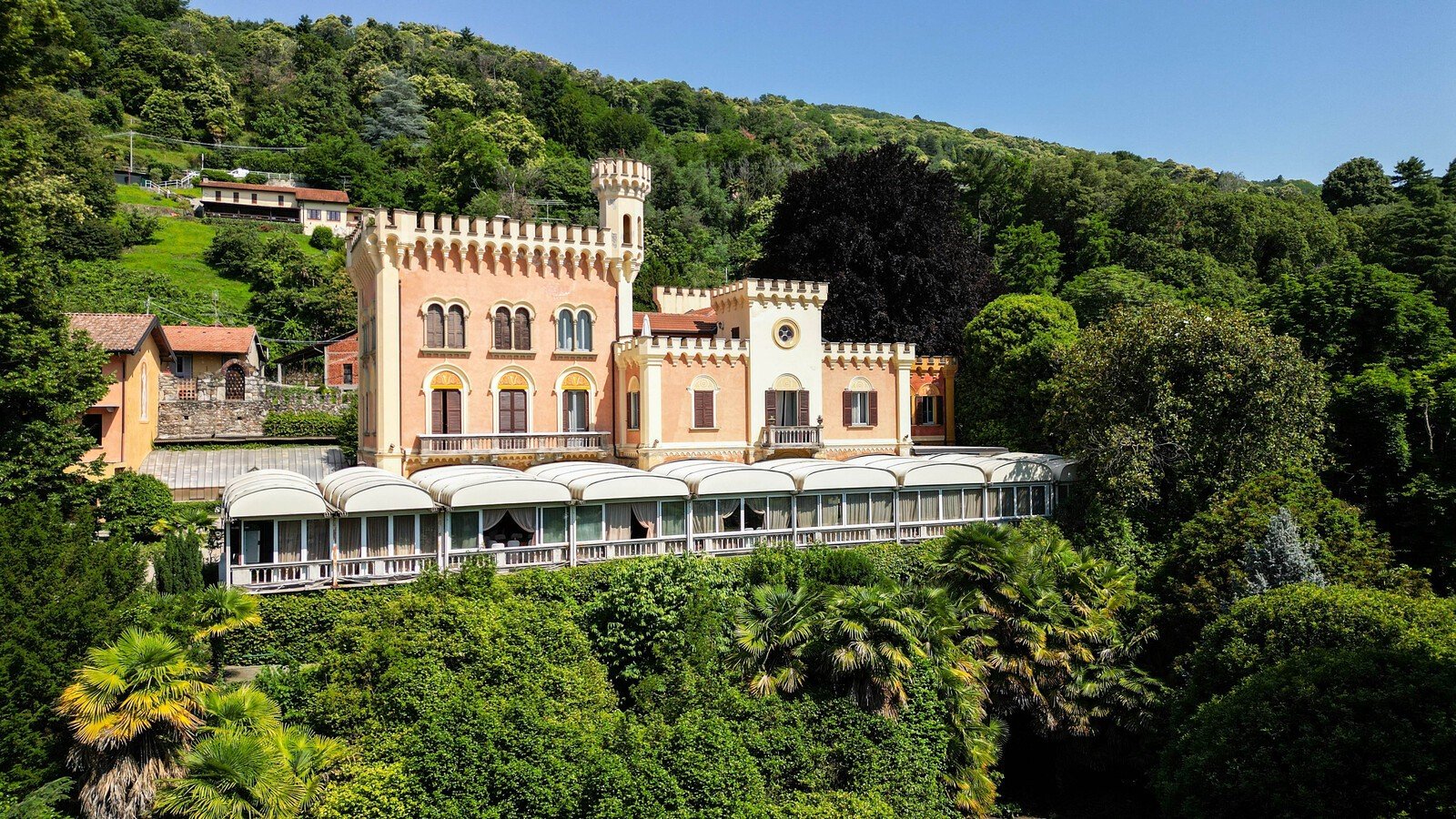 Francis York Neo-Romanesque castle in Lesa on Lake Maggiore 00012.jpg