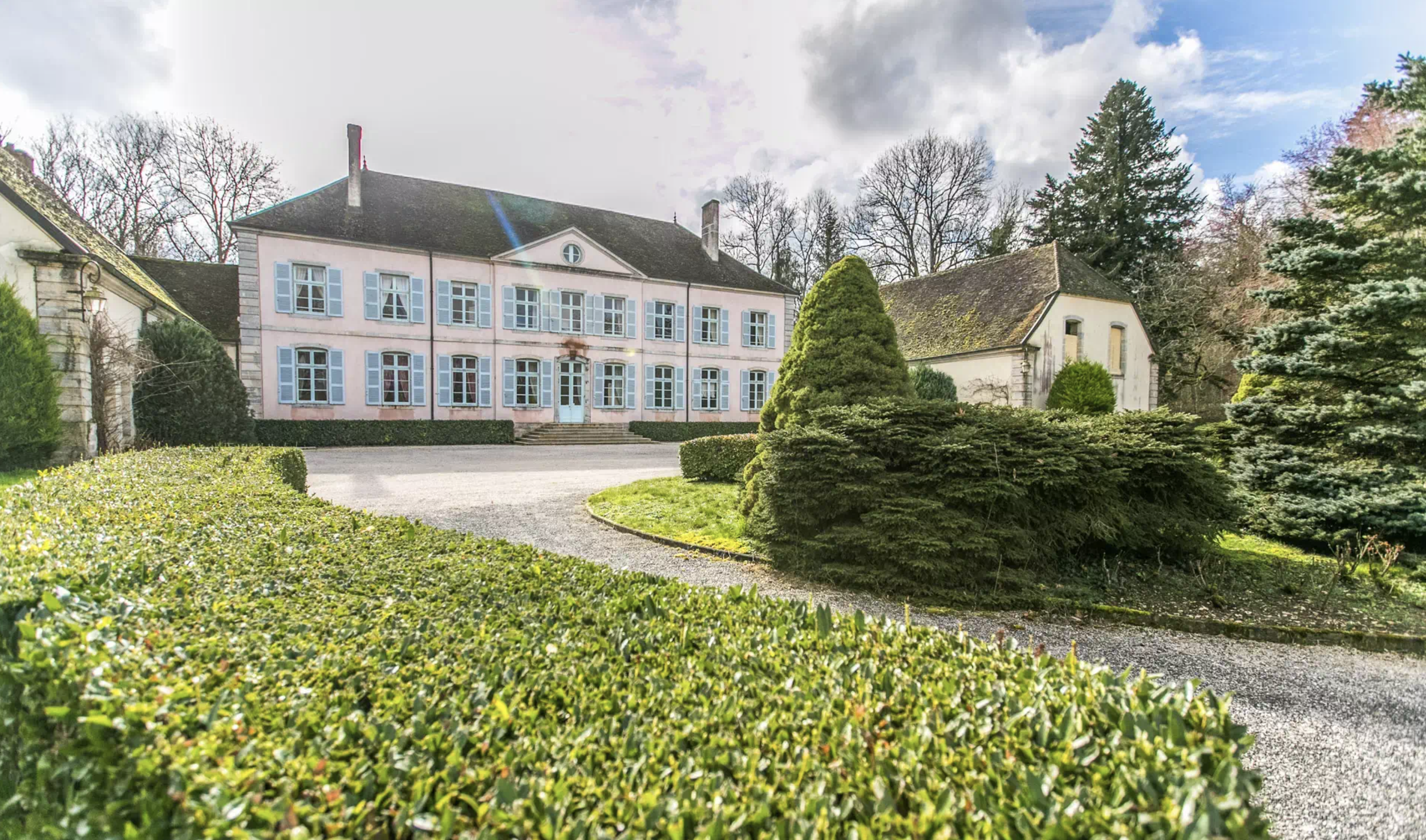 Francis York Historic Chateau in the heart of the Jura region, France  00024.png