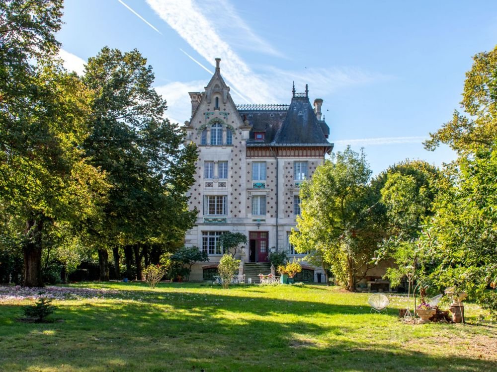 Francis York Restored Belle Époque Manor in the Loire Valley  00013.jpg