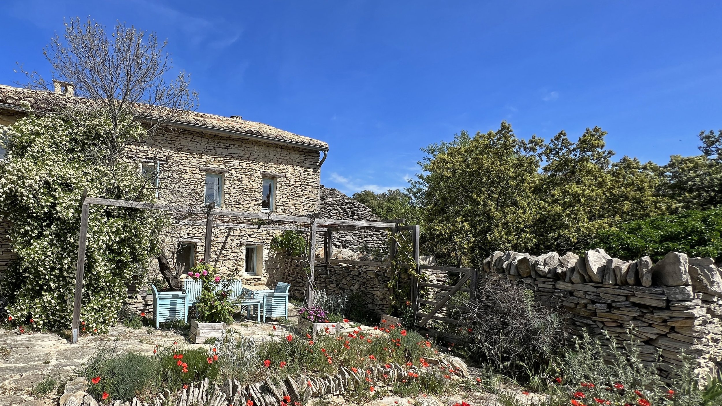 Francis York Provençal ‘Bergerie’ Converted Into a Charming Country House in the Luberon 00009.jpg