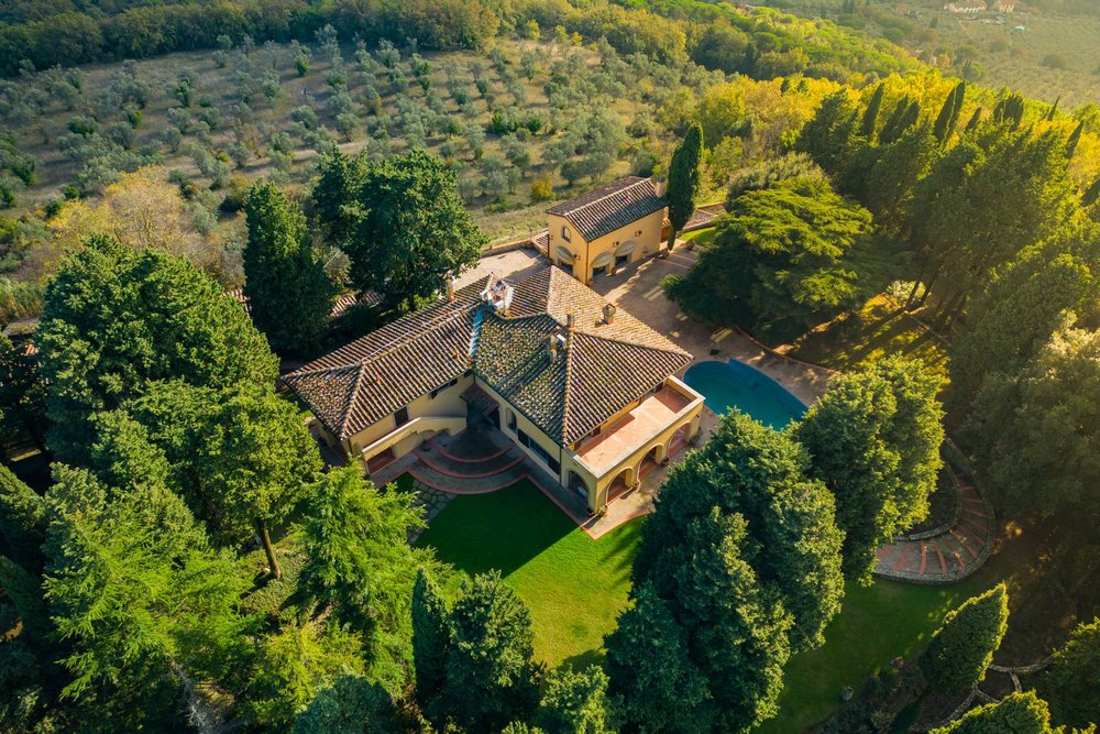 Francis York SOTHEBYS ITALY Elegant Tuscan Villa Set in the Florentine Hills 00007.jpg