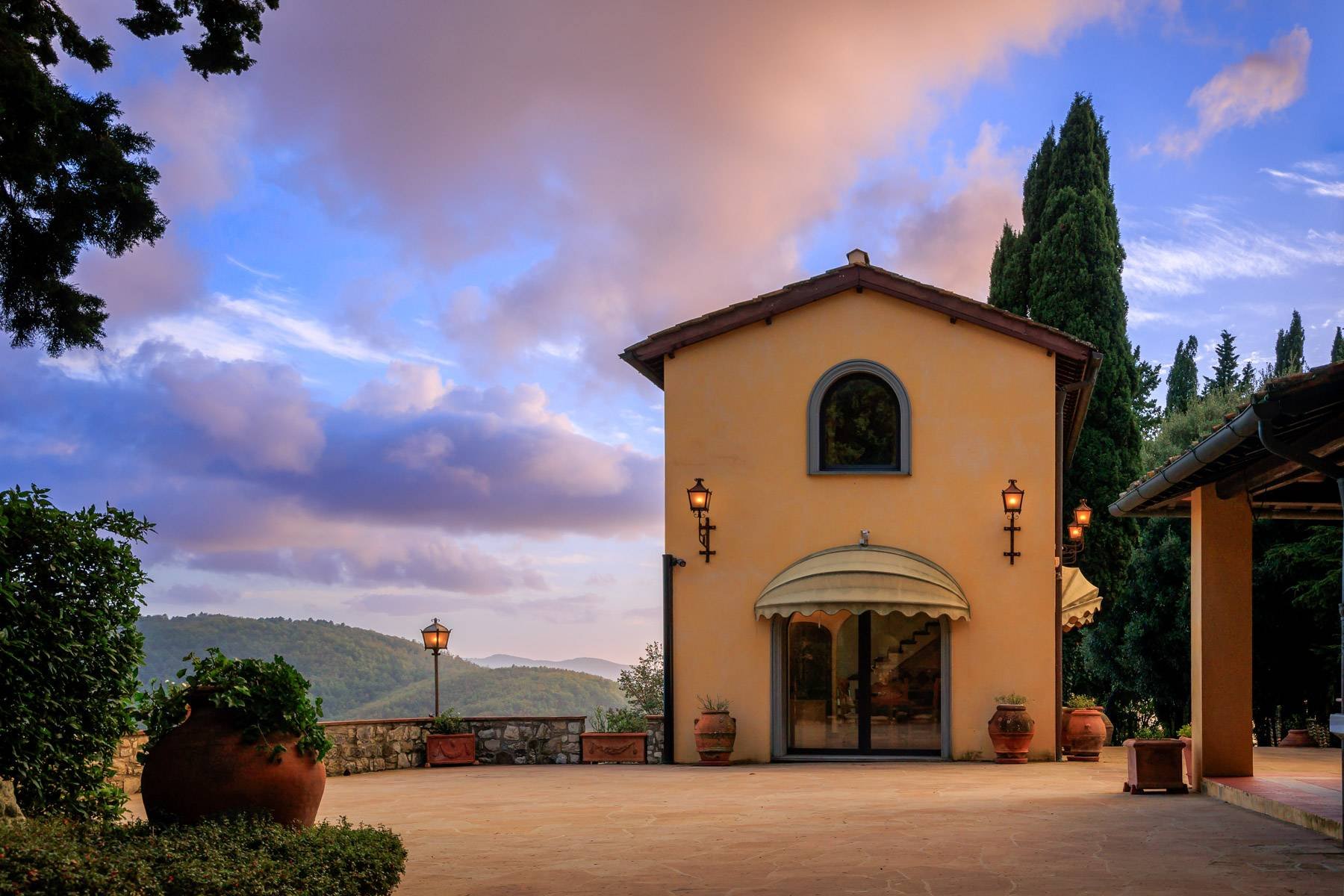 Francis York SOTHEBYS ITALY Elegant Tuscan Villa Set in the Florentine Hills 00038.jpg