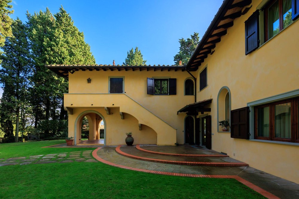 Francis York SOTHEBYS ITALY Elegant Tuscan Villa Set in the Florentine Hills 00006.jpg