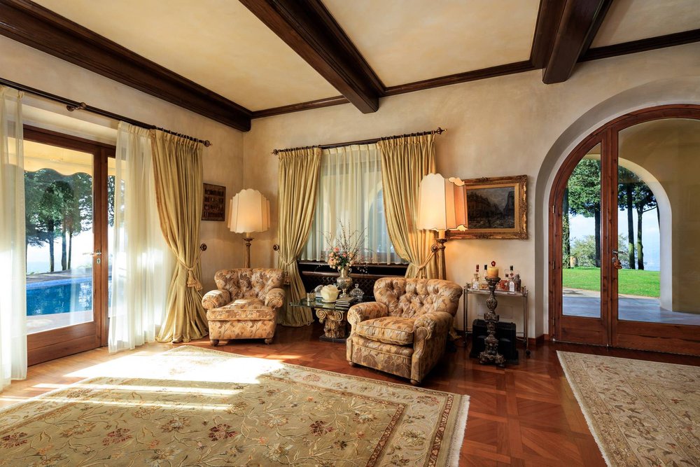 Francis York SOTHEBYS ITALY Elegant Tuscan Villa Set in the Florentine Hills 00004.jpg