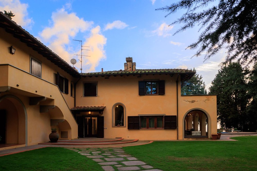 Francis York SOTHEBYS ITALY Elegant Tuscan Villa Set in the Florentine Hills 00042.jpg