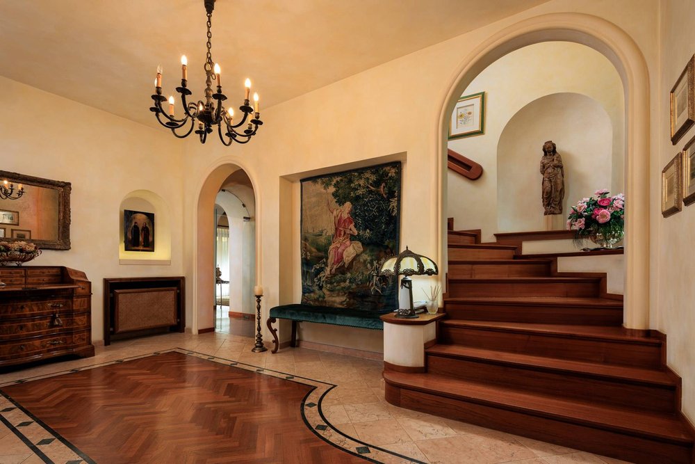 Francis York SOTHEBYS ITALY Elegant Tuscan Villa Set in the Florentine Hills 00001.jpg