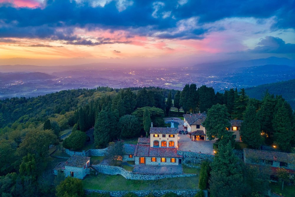 Francis York SOTHEBYS ITALY Elegant Tuscan Villa Set in the Florentine Hills 00047.jpg