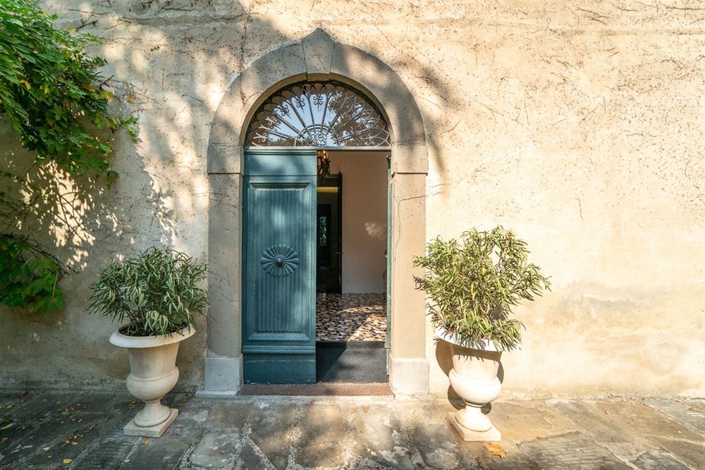 Francis York Renovated Liberty-Style Villa in Tuscany, Italy 00004.jpg