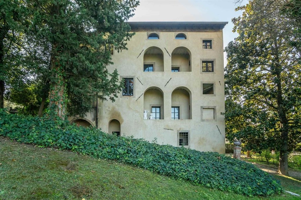 Francis York Renovated Liberty-Style Villa in Tuscany, Italy 00041.jpg