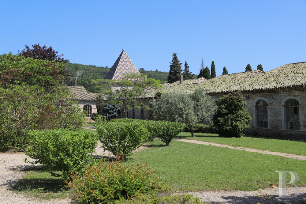 Francis York Patrice Besse Former Carthusian Monastery and Wine Estate in Southern France 00006.jpg