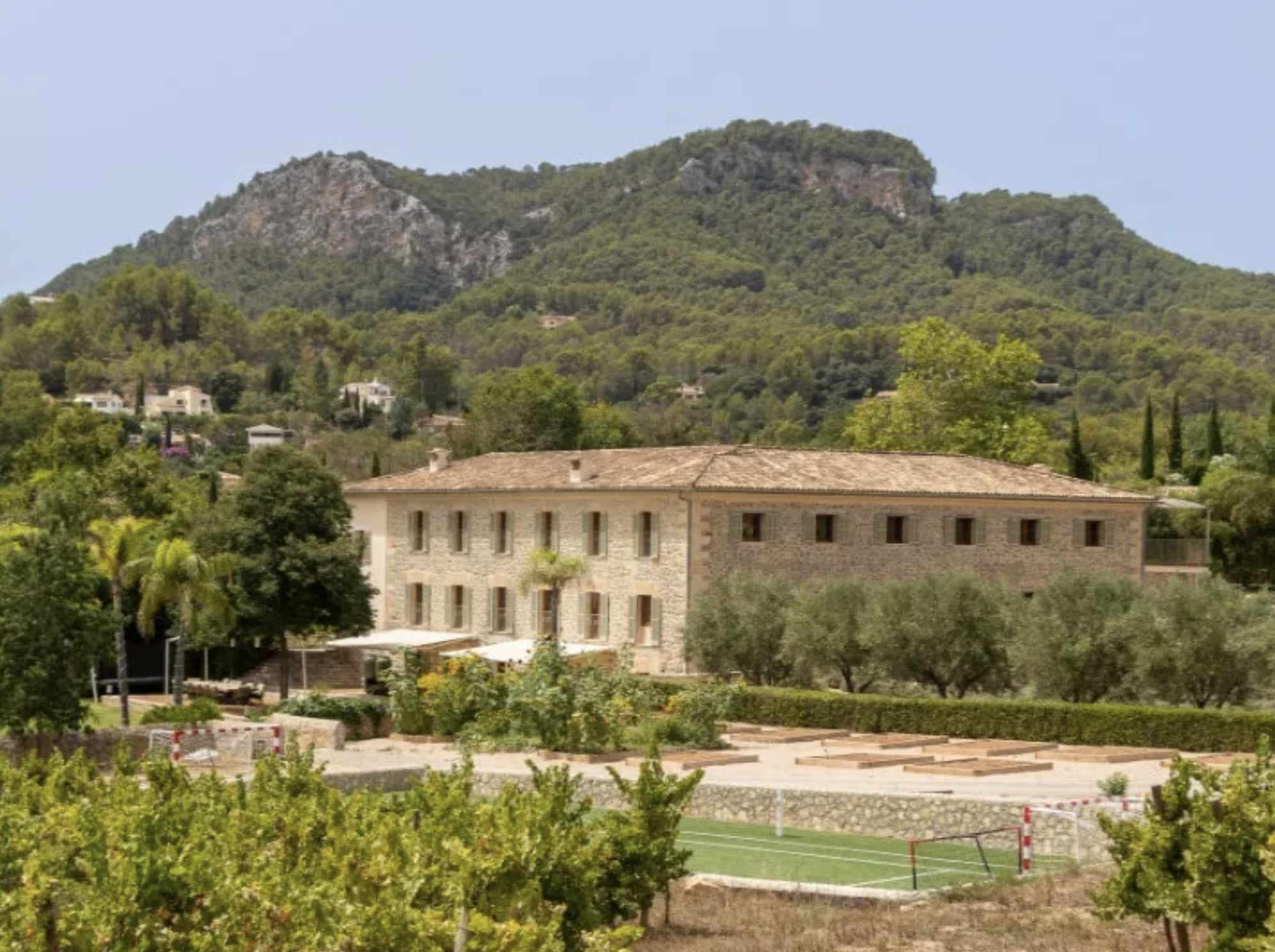 Francis York Luxurious Estate in Countryside Near Palma de Mallorca 00006.png