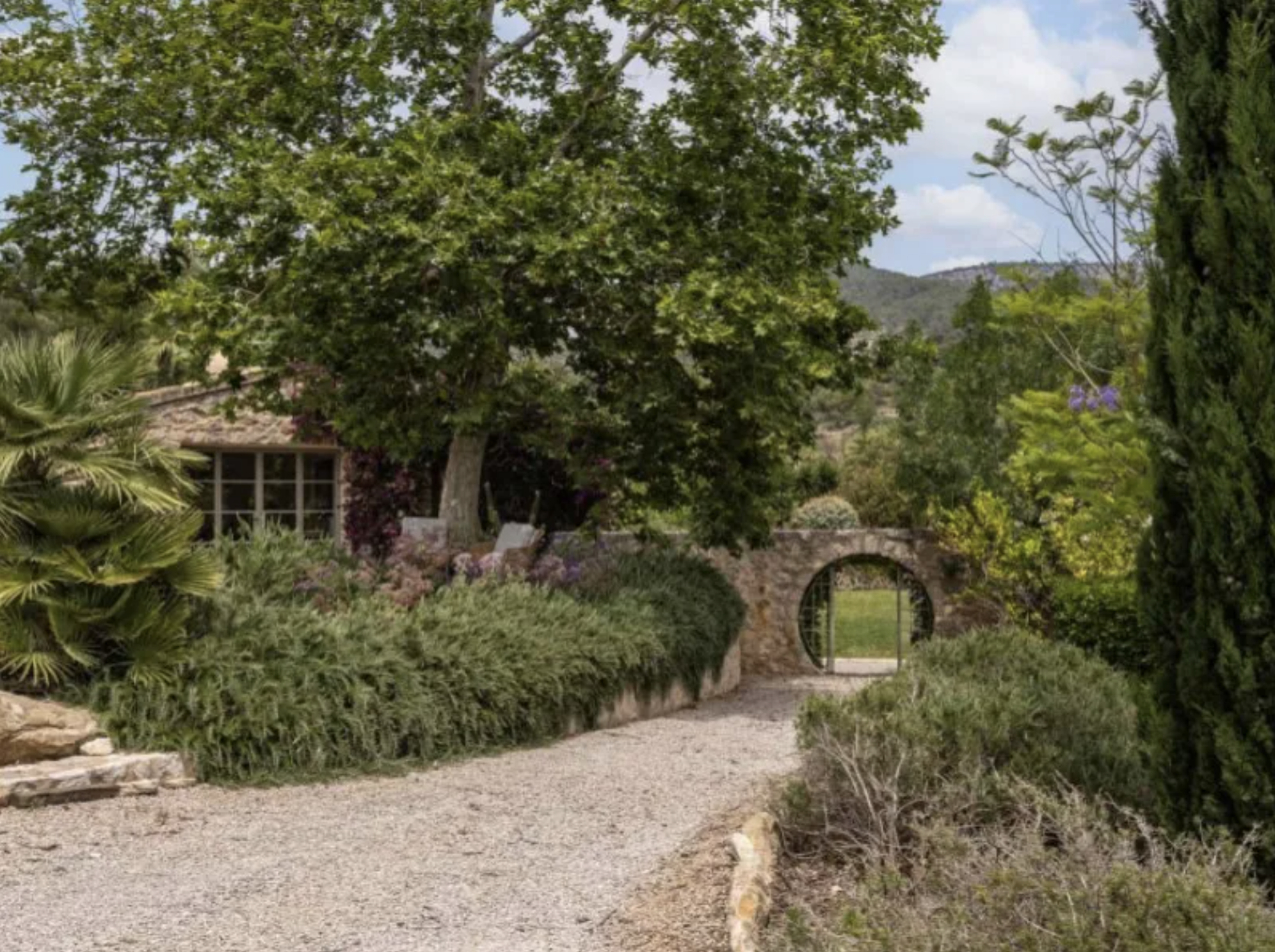 Francis York Luxurious Estate in Countryside Near Palma de Mallorca 00008.png