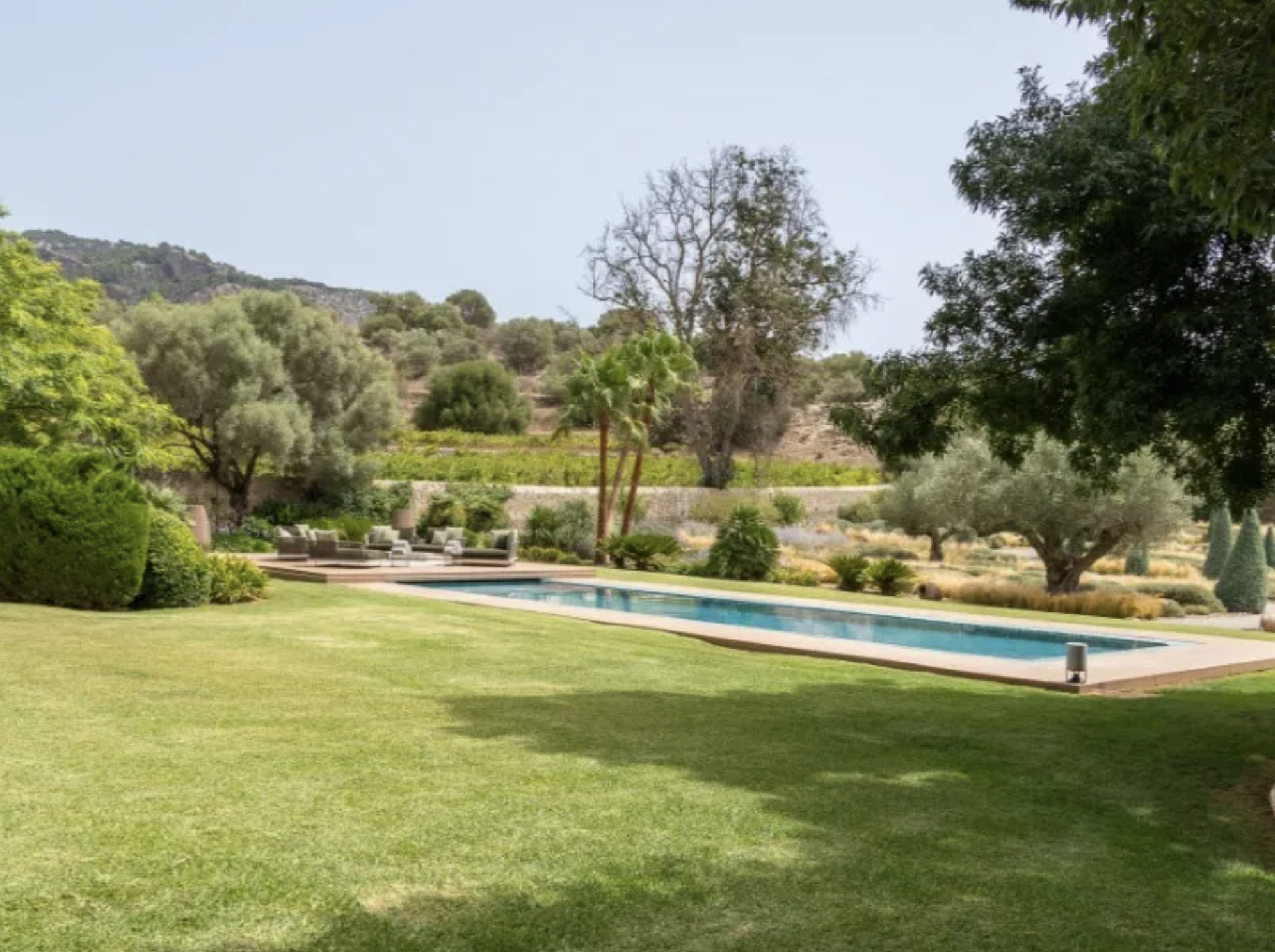 Francis York Luxurious Estate in Countryside Near Palma de Mallorca 00010.png