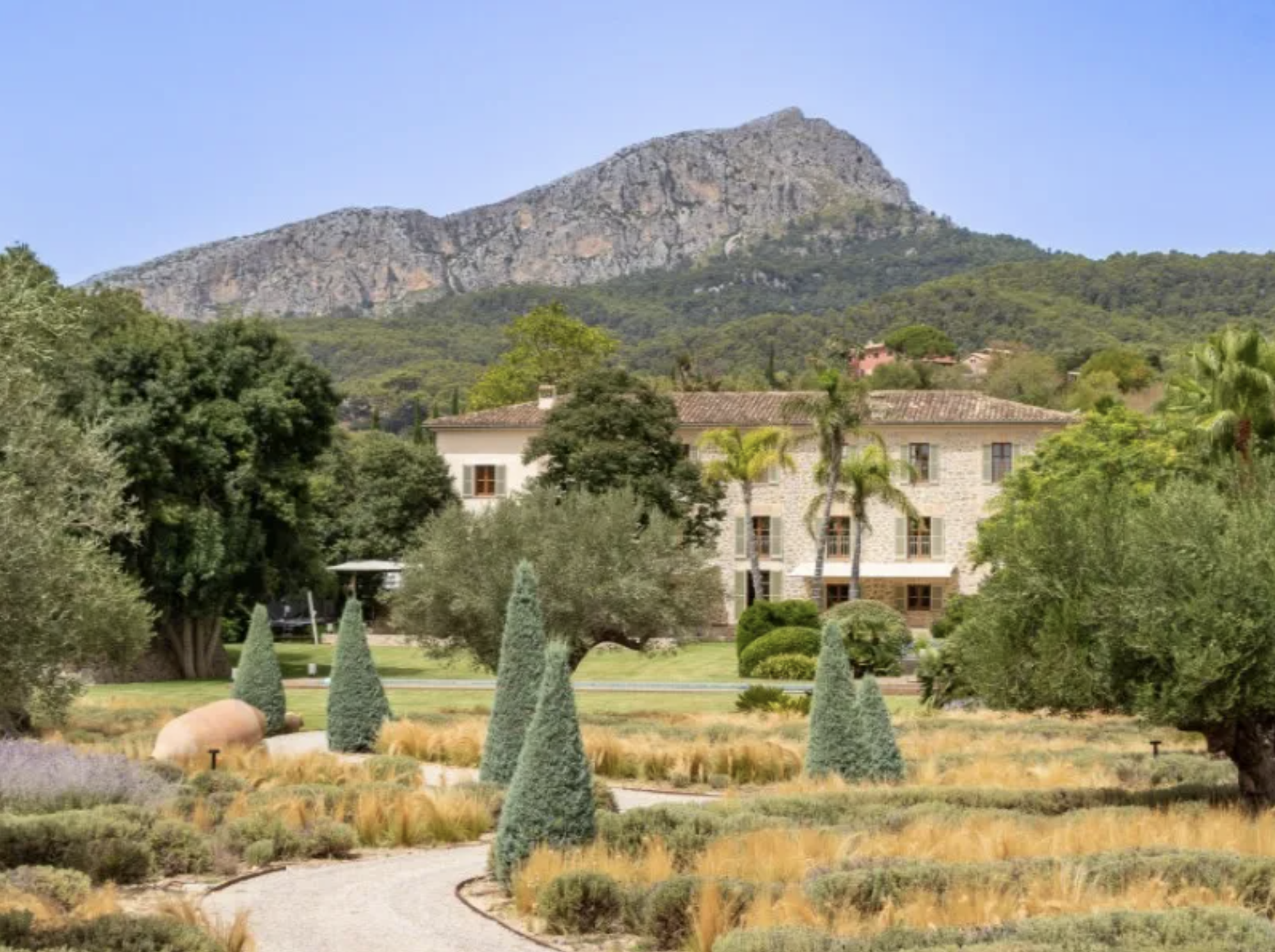 Francis York Luxurious Estate in Countryside Near Palma de Mallorca 00011.png