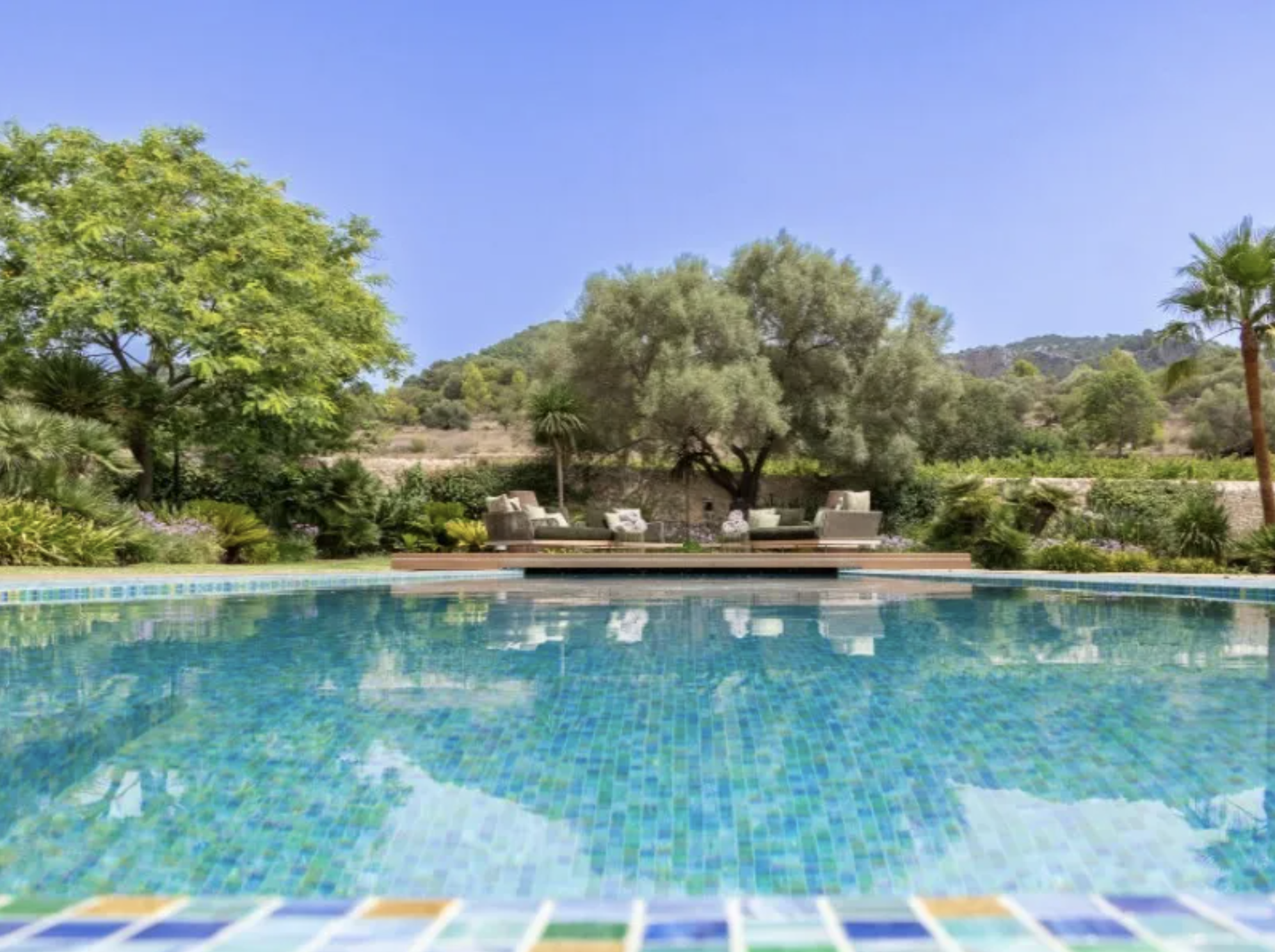 Francis York Luxurious Estate in Countryside Near Palma de Mallorca 00015.png