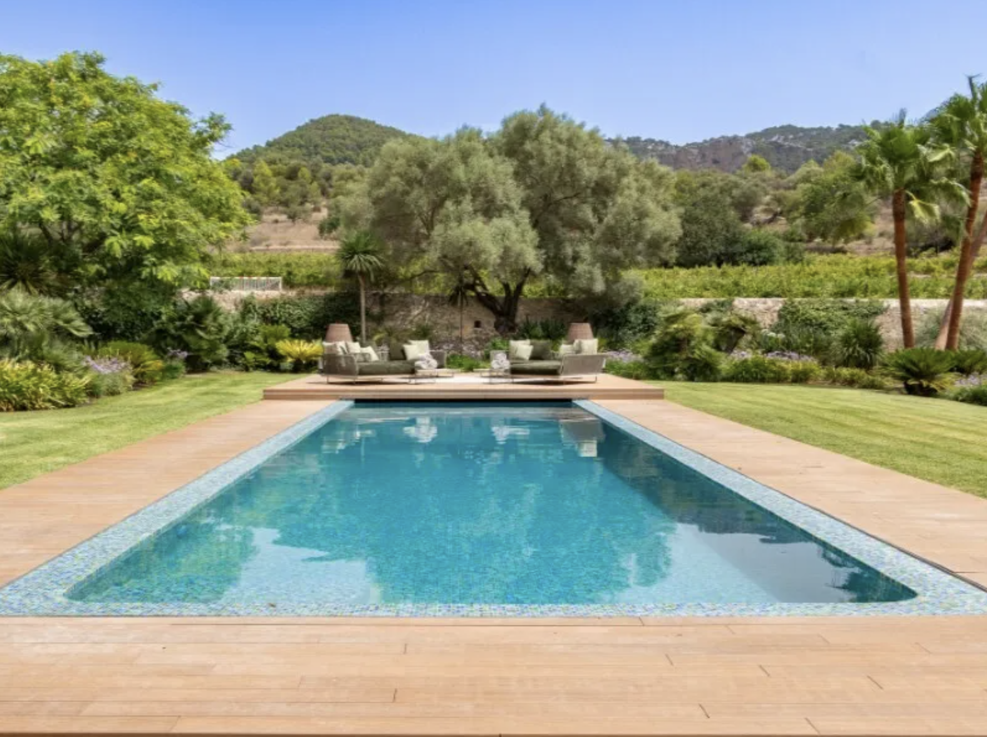 Francis York Luxurious Estate in Countryside Near Palma de Mallorca 00016.png