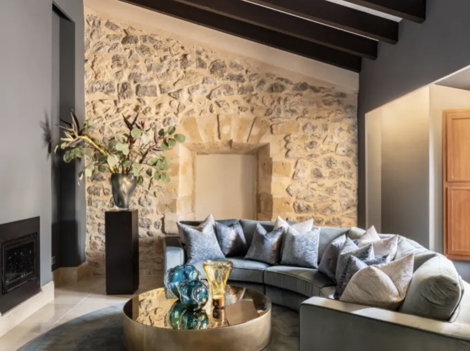 Francis York Luxurious Estate in Countryside Near Palma de Mallorca 00031.png