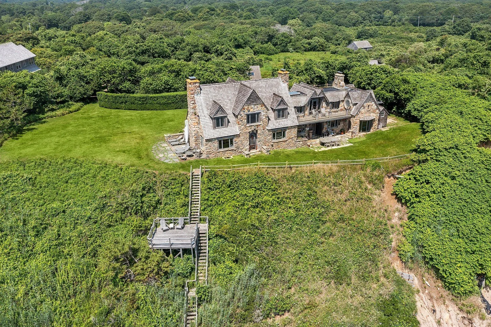 The Hamptons' Stone House, an Oceanfront Estate in Montauk — Francis York