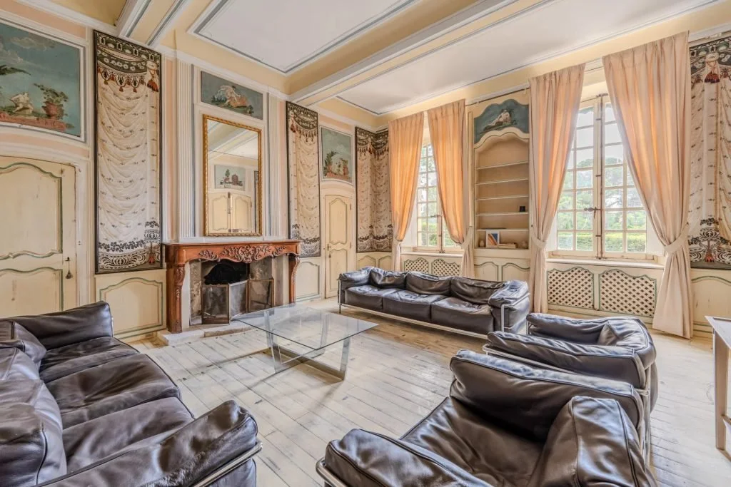 Francis York 18th Century French Bastide to Restore, Minutes From Aix-en-Provence 9.jpg