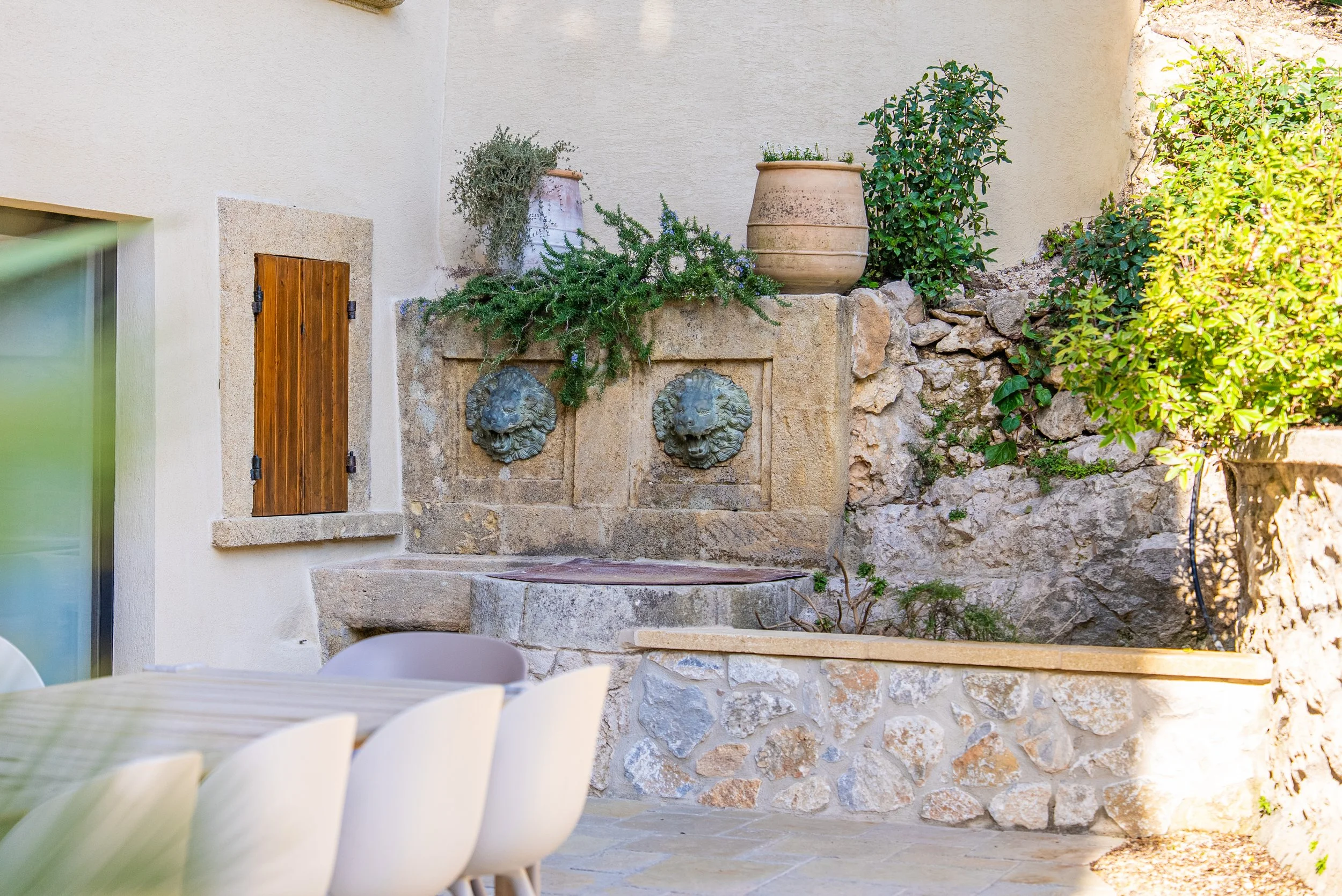 Francis York HomeHunts Former Hunting Lodge Near Aix-en-Provence Transformed Into Modern Chateau 45.jpg