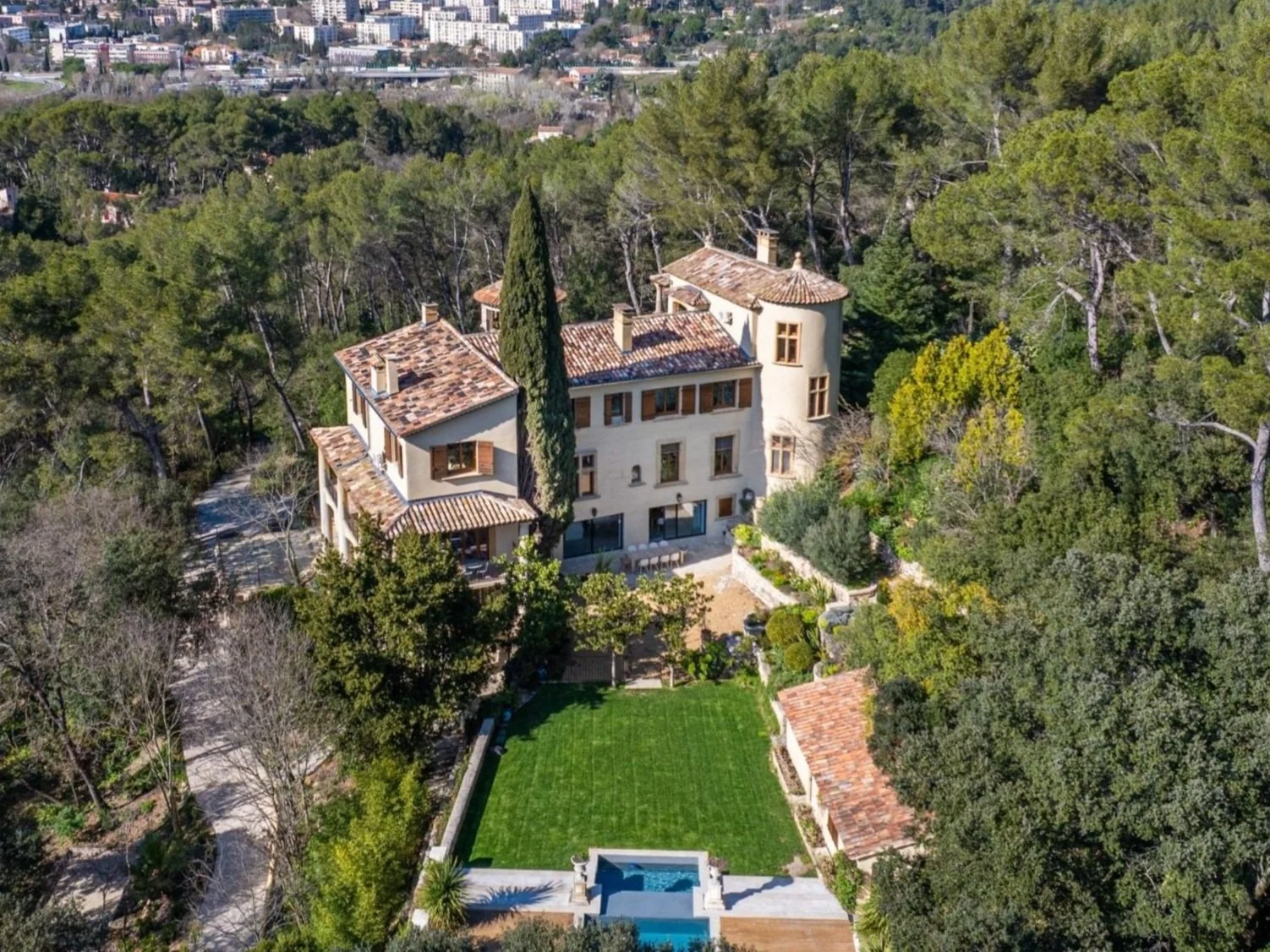 Former Hunting Lodge Near Aix Transformed Into Modern Chateau