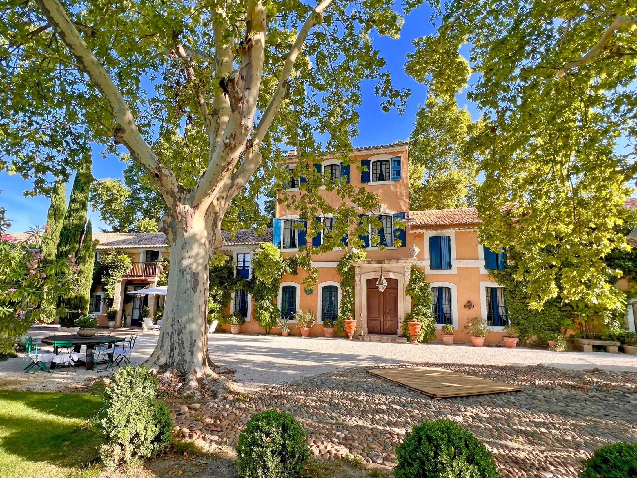 18th-Century Bastide Near Gordes: The South of France You Dream About