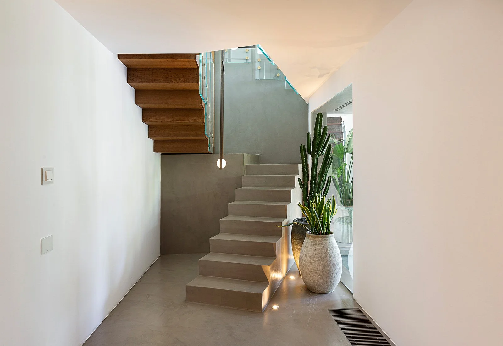 Francis-York-Rare-Contemporary-Villa-Lake-Como-Modern-22.jpeg
