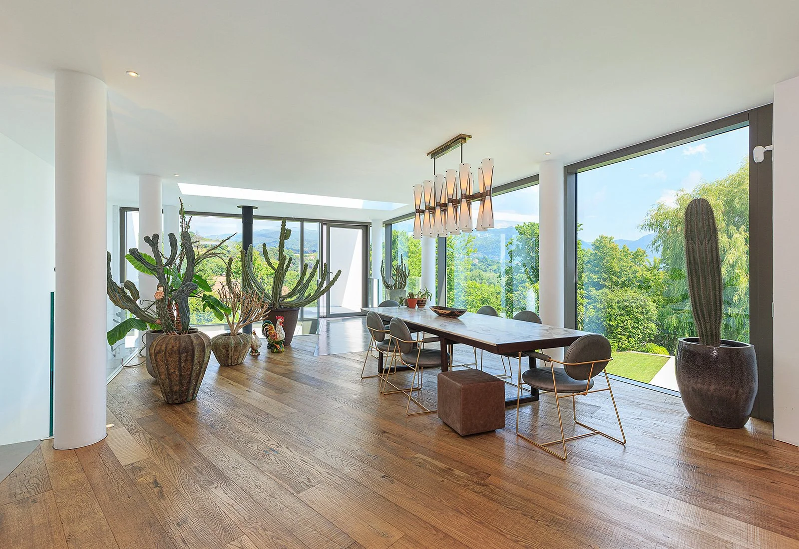 Francis-York-Rare-Contemporary-Villa-Lake-Como-Modern-19.jpeg